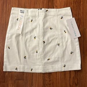 Tinseltown white skirt with sun flowers